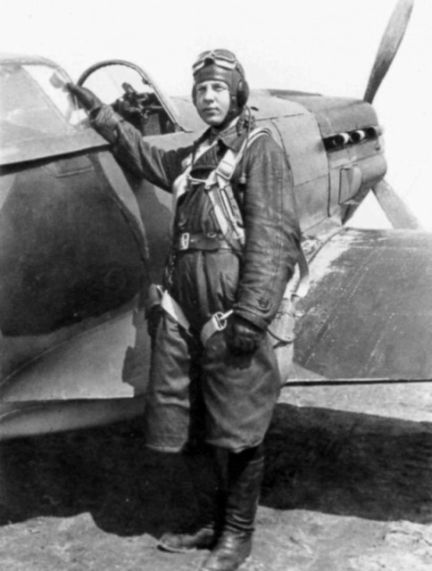 foto WWII ВОВ ВВС Expert pilot Krukov Konstantin near his MiG3 fighter