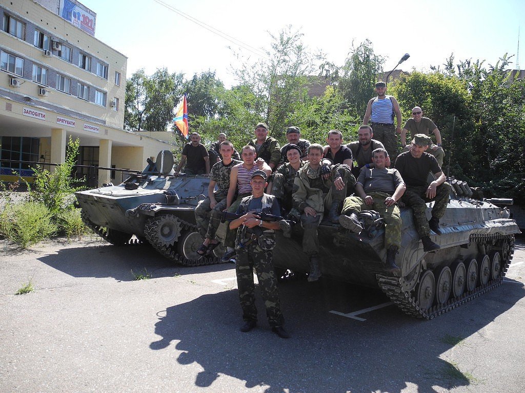 foto The Novorussians captured ukrainian armour