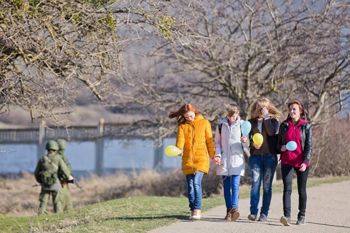 foto Crimean girls are walking