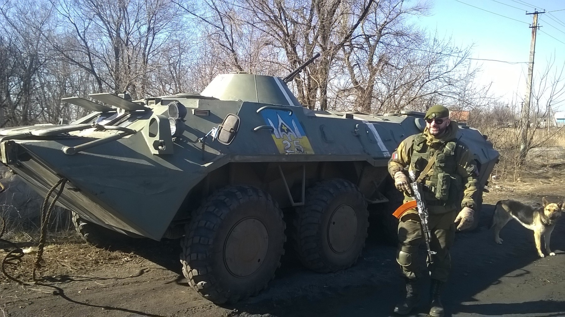 БТР-7 «Защитник» (БТР-70ДИ «Захисник»), захваченный в дебальцевском котле. Фотография февраля 2015