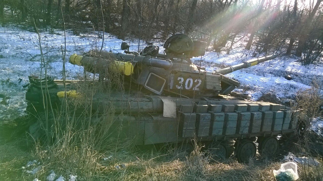 Трофейный (бывший украинский) танк Т-64БВ, взятый в Дебальцевском котле в феврале 2015 г