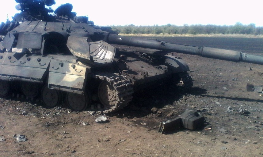 Фото Уничтоженный под Лутугино в июле 2014 г украинский основной боевой танк Т64БМ Булат Башнемет