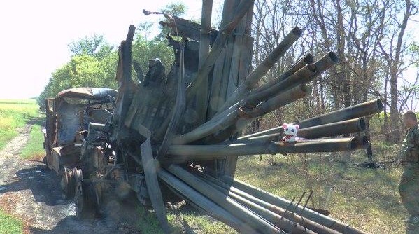 foto Demolished BM21 selfpropelled rocket launcher of Ukrainian armed forces
