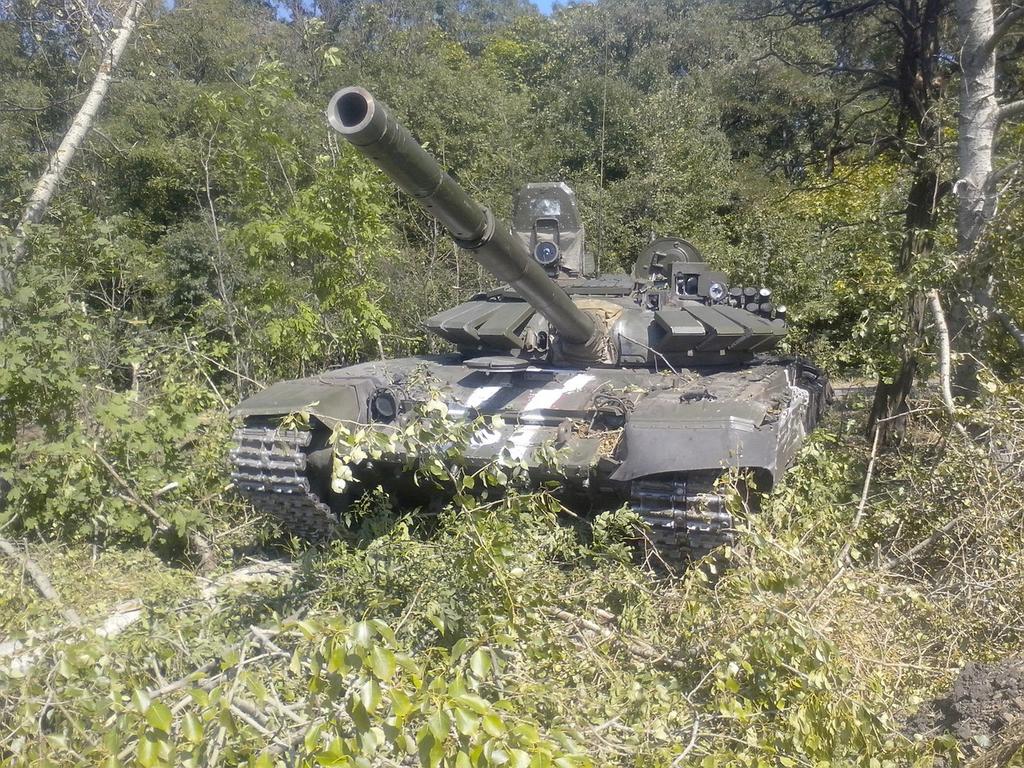 Украинский танк Т-72М1М под Иловайском. На основании наличия на нём ДЗ Контакт-5 и многоканального прицела Сосна-У его пытаются выдать за Т-72Б3 ультразвуковой сканер