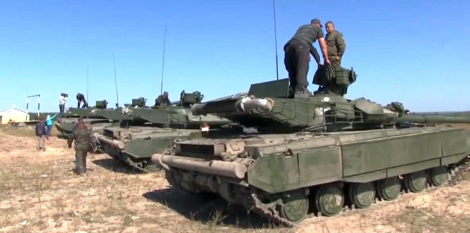 foto Ukrainian tanks T-64E