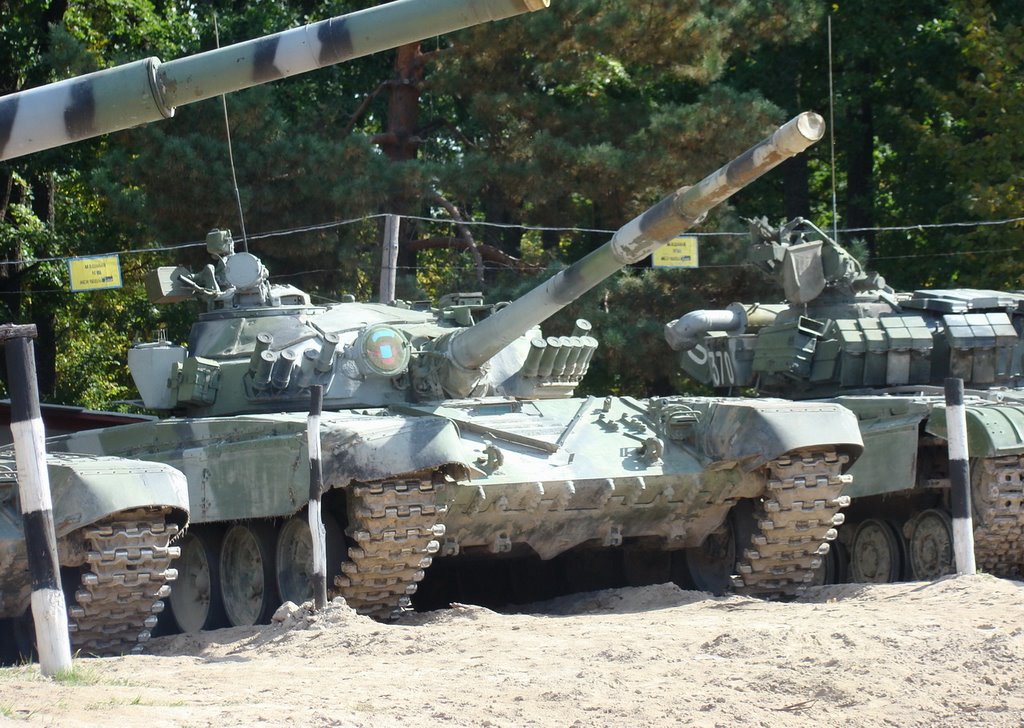  т72 т64 т 72 т 64 фото Ukrainain tanks T-72 and T-64 in Desna
