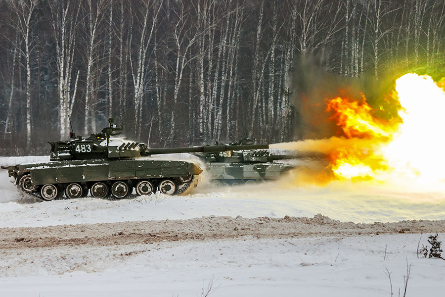 т80 фото ОБТ Russian T80U tanks are firing, photo  зима 2015