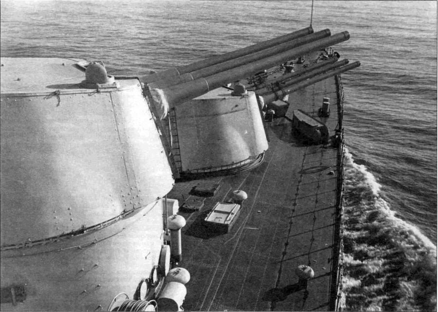 Съветския крайцер фотография чб.