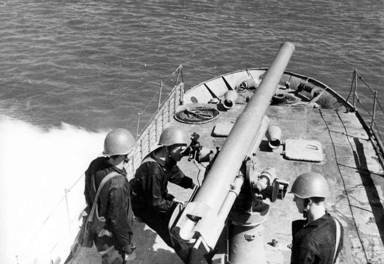 RKKF gunboat Sovyet zirhli tekne 1124 foto