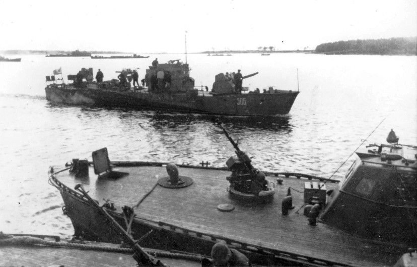 WW2 Soviet armored naval hunter BMO and D3 warboat photo бронеохотник