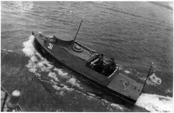 ВМС РККА бронированные катера Д. Броневой пояс у машинного отделения имел толщину 6 мм. Пулеметная башня окружена 7-мм броней