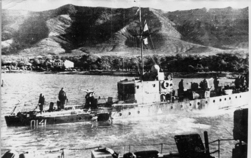 мошка 2мв патрульный катер ВМС РККА MO-4 naval hunter damaged MO4 warboat of USSR 