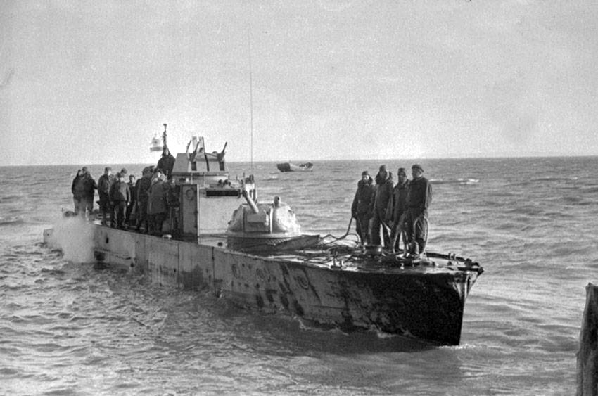 type 1124 armoured boat of USSR, b/w photo