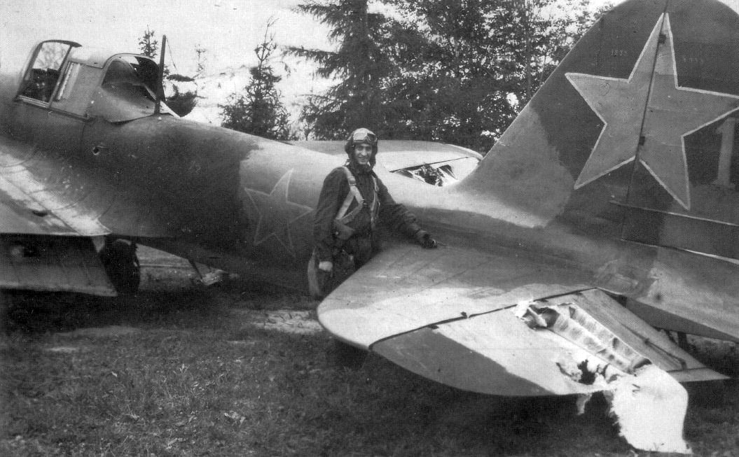 foto photo ww2 WWII USSR Il-2 Shturmovik one-seater that got five hits by 37-mm shells, but returned safety