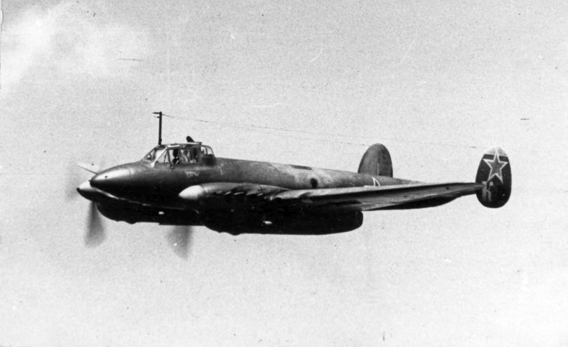 Zuhanobombazo 1943 . Bombardero en picado Pe-2. 