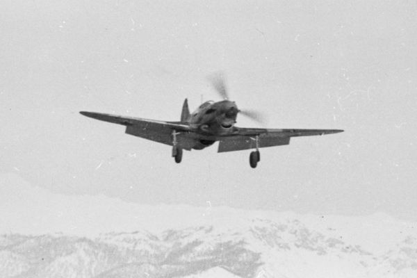 Сбитые самолёты второй мировой войны LaGG-3 fighter is landing