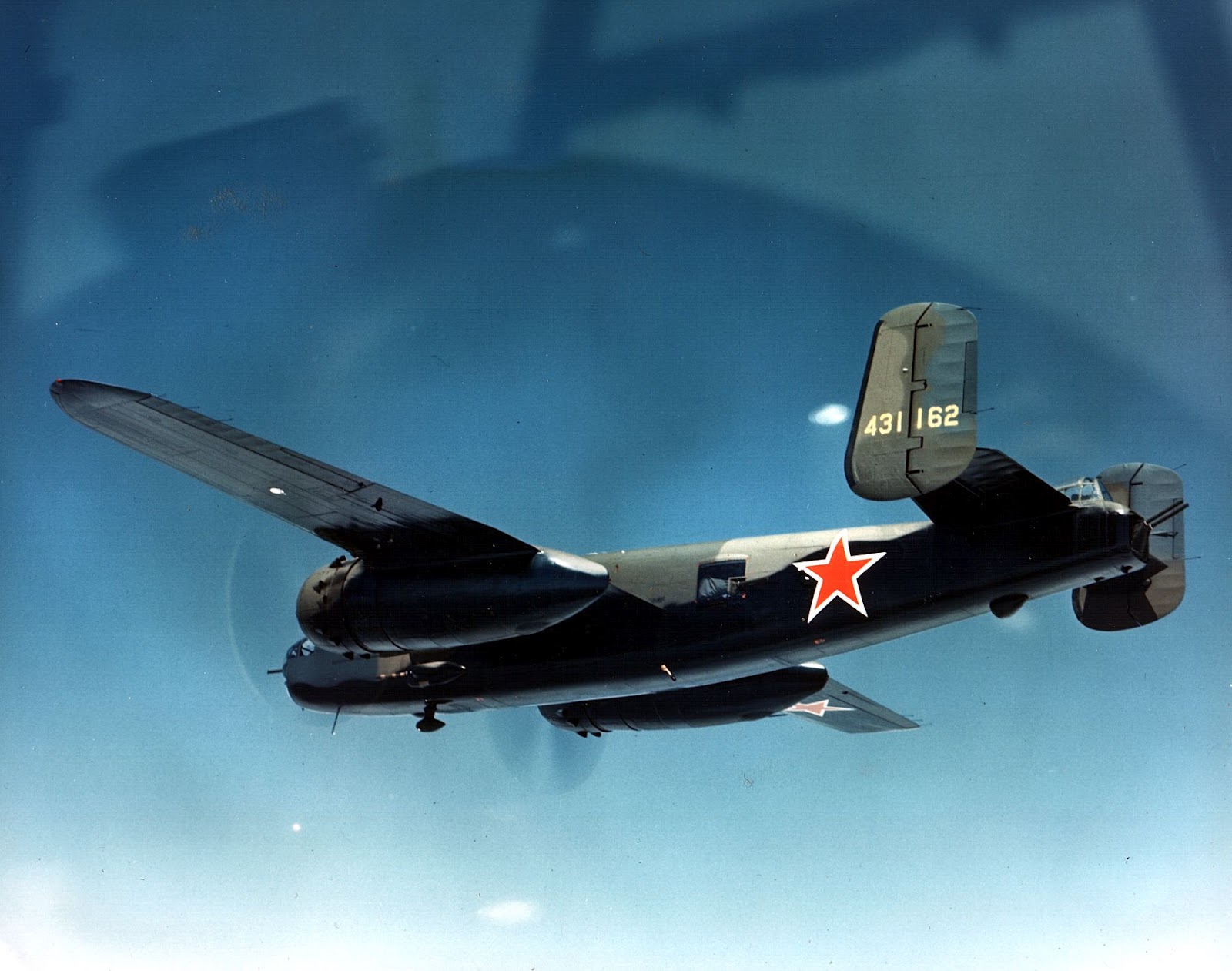 Бомбардировщик Норт Америкэн B25J30 на перегоне в Советский Союз ВМВ