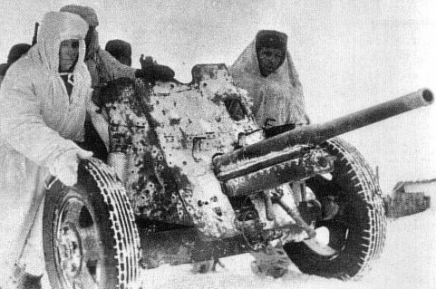 Пушка 45мм являлась основным орудием противотанковых взводов стрелковых батальонов и истребительно-противотанковых артиллерийских частей Красной Армии на начальном этапе Великой отечественной войны