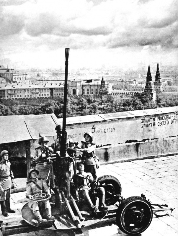 61.K Фото Советское 37мм автоматическое зенитное орудие 61-К на крыше библиотеки им. Ленина