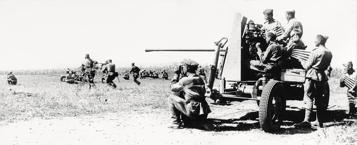 foto WWII photo Russian 37mm anti-aircraft gun