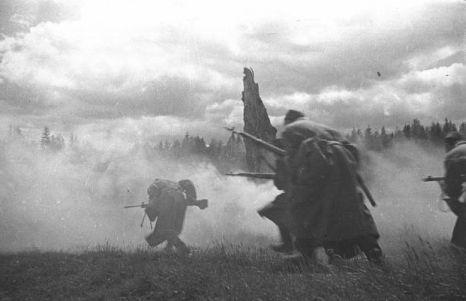 foto photo ww2 WWII soviet riflemans attacking