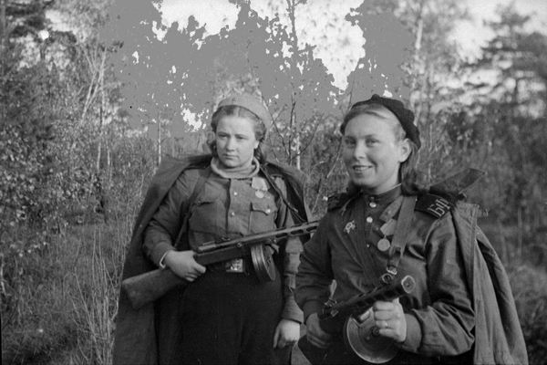 foto photo ww2 WWII Soviet female PPSh submashingunners