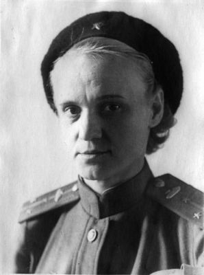 foto photo ww2 WWII female tank company commander