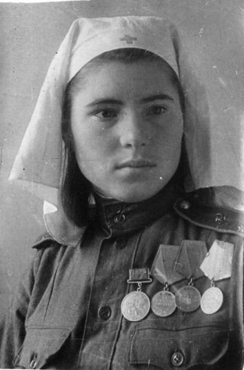 Lieutenant girl medic of Red Army foto photo ww2 WWII