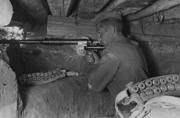 WWII photo. sovieticas soldados tire con armas anti-tanque PTRD