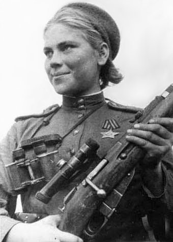 photo WWII USSR soviet female sniper Rosa Shanina with rifle