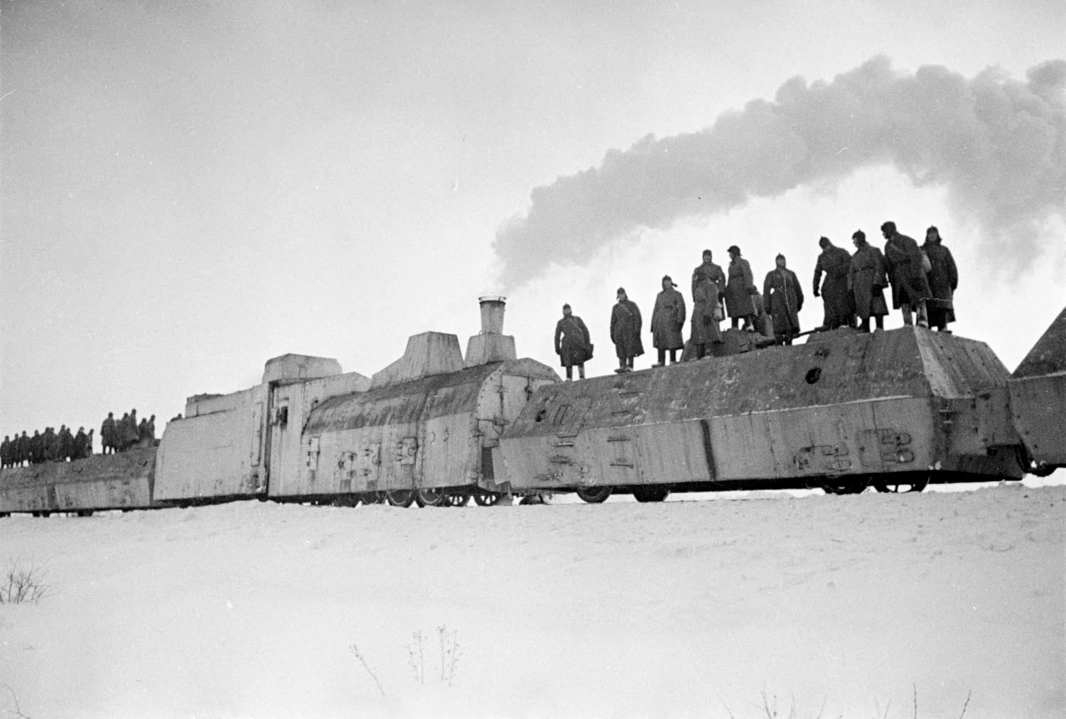 бронепоезд №2 23-го отдельного дивизиона бронепоездов на станции Люблино Московской окружной железной дороги. янв 1942. броневагон БО-3 якобы