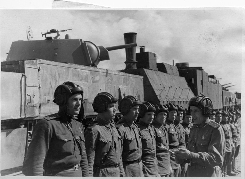 ww2 foto armored train The People's avenger KW1