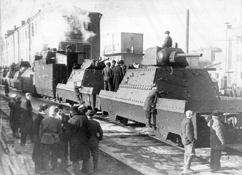 Советский бронепоезд «Московский Метрополитен» перед отправкой на фронт 1943