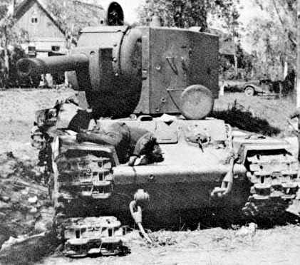On 23-24 June 1941 a single KV-2 of 2nd tank division conducted an armored road block in southern Lithuania, holding up the German advance