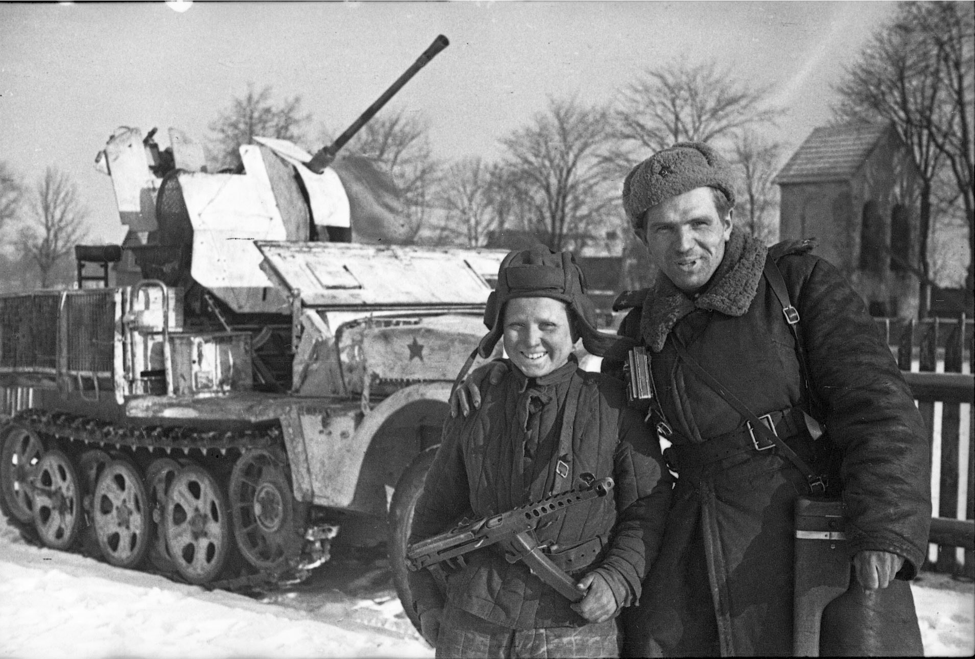 captured Sdkfz.10/5 wartime picture