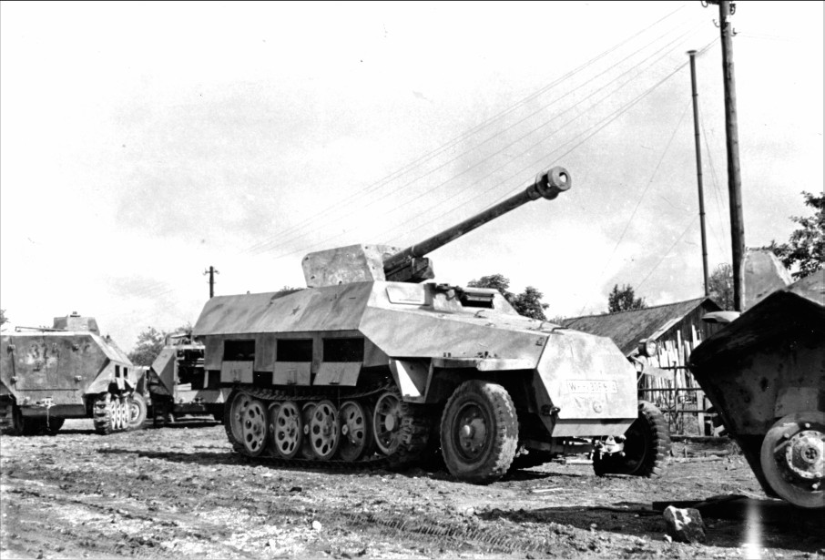 captured Sdkfz.251/22 Soviet army