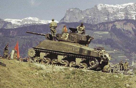 M4 Sherman of 1st mech corps USSR in Vienna AFV color foto