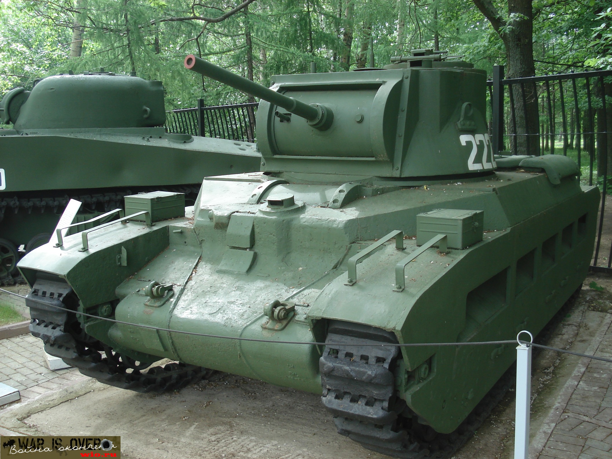 Лендлизовский пехотный танк Матильда на Поклонке: цветное фото