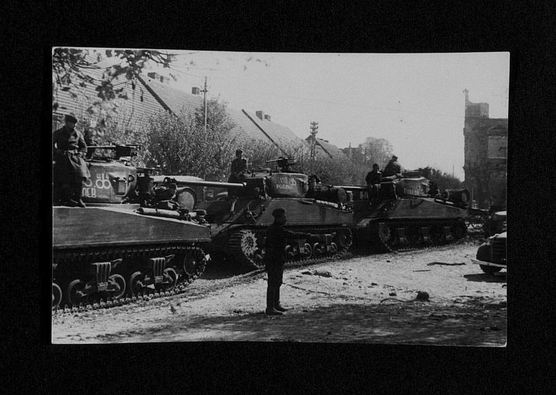 Подготовка наших танков перед форсированием частями дивизии реки Одера