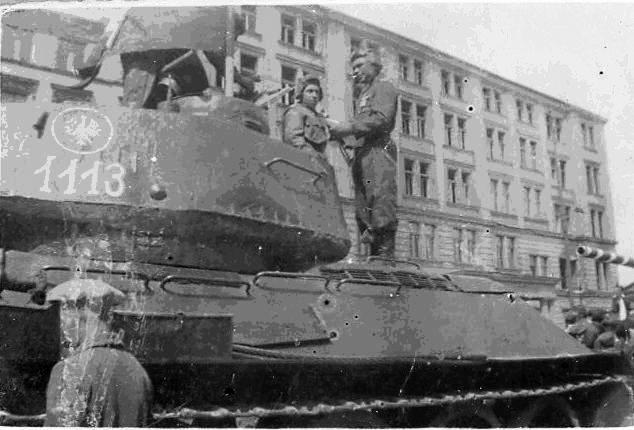 photo W.W.II T-34/85 w Wojsko Polskie