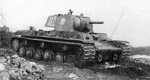 photo WWII armor USSR KW1 + BT5 radziecki czolgi II wojny swiatowej