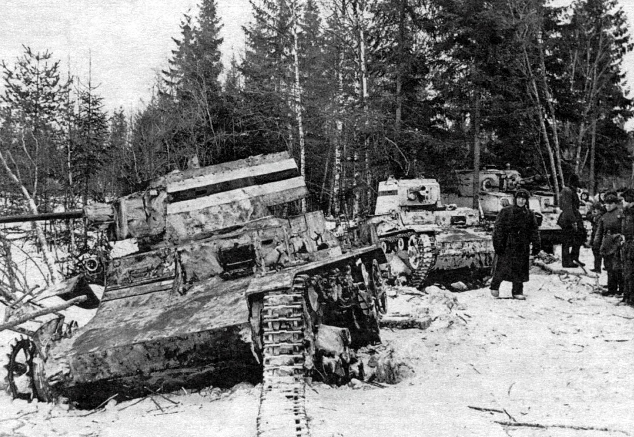 автобронетанковые войска СССР * picture winter war USSR Tю28 and Vickers tanks in 1940