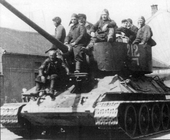 photo ww2 tank T-34/85 with additional armor USSR