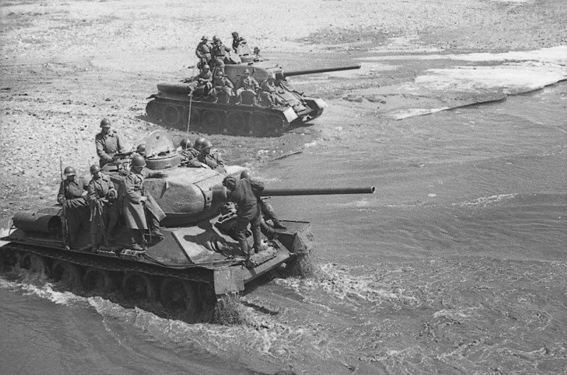T-34 e um tanque medio sovietico primeiro produzido em 1940, considerado o melhor tanque da Segunda Guerra Mundial