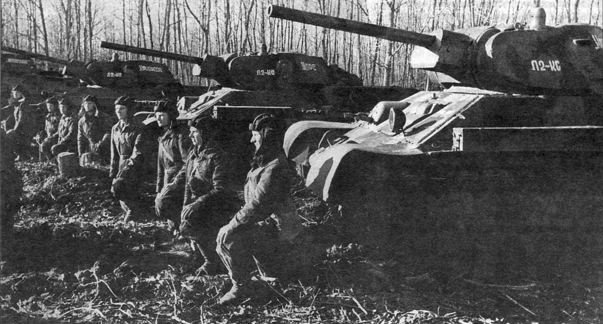 wwII photo T-34/76 tanks of USSR