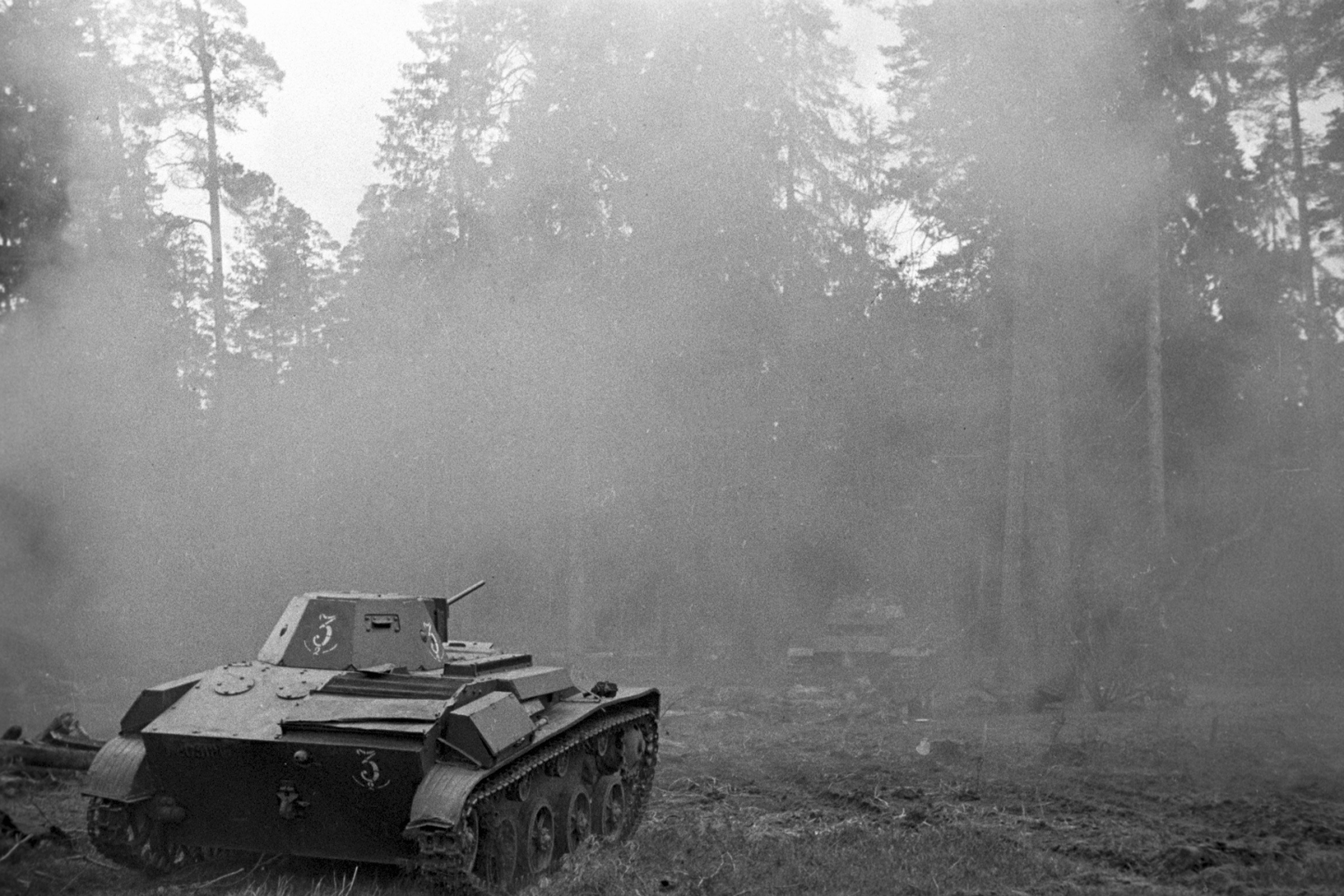 1942 Т-60 и КВ-1 «Ворошилов» из состава 2-го батальона 3-й отдельной гвардейской танковой бригады в районе Ржева.