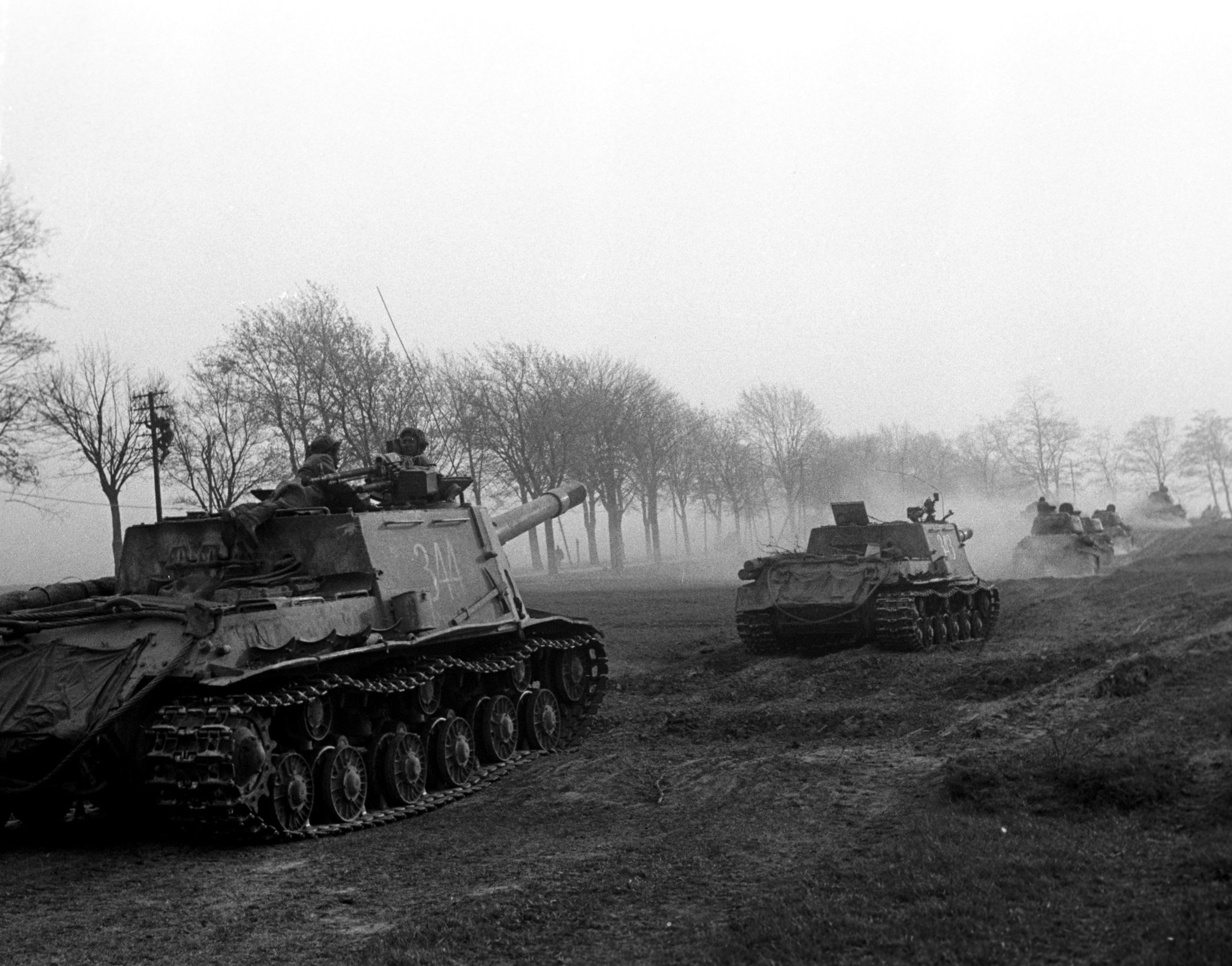 Soviet heavy tank IS2 ww2 foto