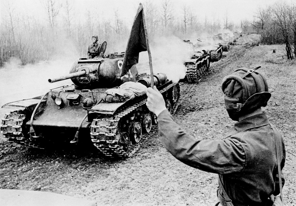 foto ww2 USSR КВАС, КВ-1-спорт. The column of heavy tanks KV-1S (Klim Voroshilov, high-Speed)