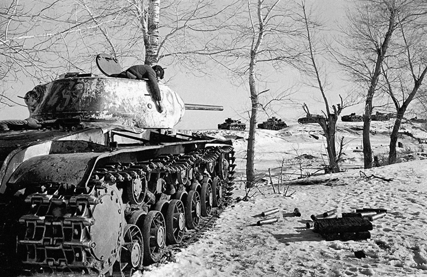 Damaged Soviet tank KV1S, the dead crewmember and destroyed German column (5 wreaked panzers, including a late version PzIII and an early version PzIV). Begin of 1943, Voronezh front