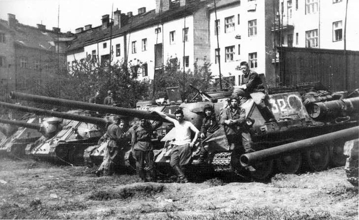 SU-100 WW2 Soviet Anti-Tank Self-Propelled Artillery
